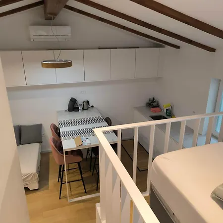 ゲストハウス 2 Solkan 2*