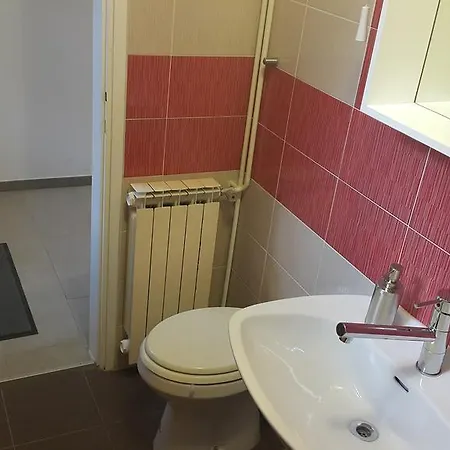 2 Solkan Guest house